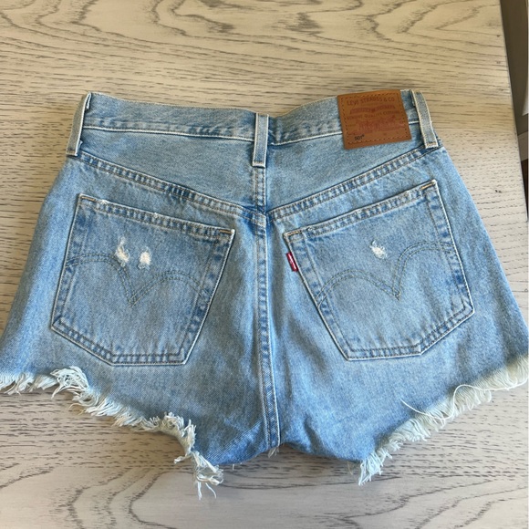 Levi’s 501 Distressed Denim Women Shorts - Picture 4 of 6